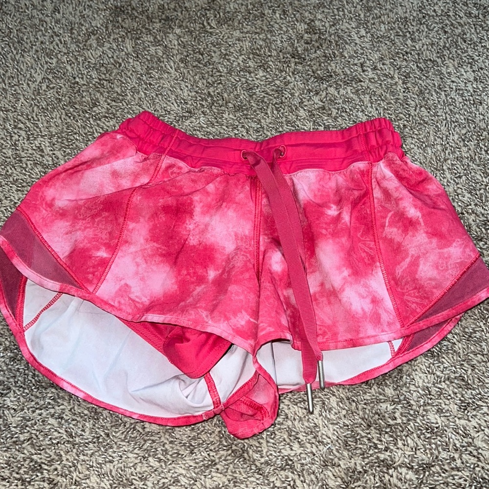 lululemon hotty hot 2.5 shorts
